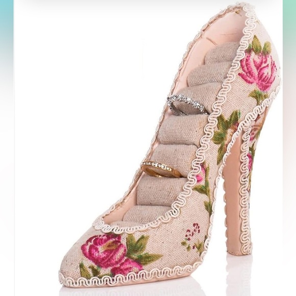 Accessories - NEW
Jewelry Storage Rack, Dress Shoe Model Jewelry Holder.  Holds 8 ring…
0132